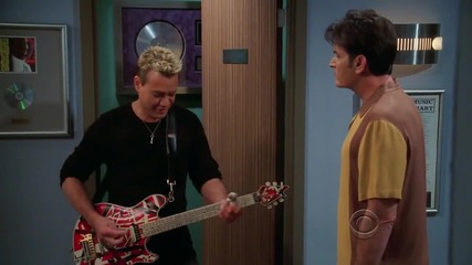 Eddie Van Halen във 2 мъже и полвина ! :d