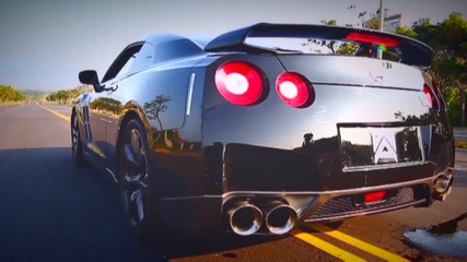 Nissan Gt-r R35 w- Armytrix cat-back Exhaust Revving & Accelerating!