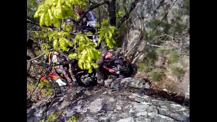 Ади по една пътека над Хисаря 