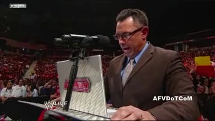 Wwe Raw Wwe Champion Sheamus confronts his Summerslam 2010 opponent, Randy Orton 