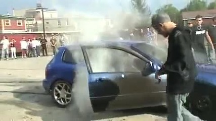 Honda Civic se zapalva ot mnogo Burnout
