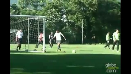 Фамозен гол на Роналдиньо