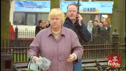 Перото Атакува ! - Смях 