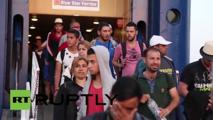 Greece: 2,000 migrants & refugees arrive in Piraeus