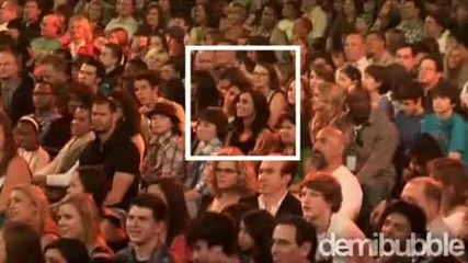 Jemi moments at the Kcas 2010! [joe puts his arm around Demi!]