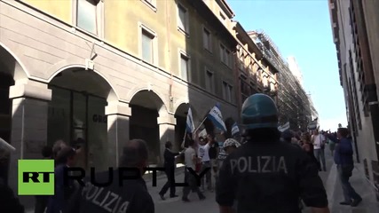 Italy: Police clash with protesters as Renzi visits L'Aquila