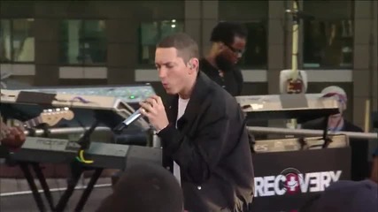 Eminem - Not Afraid ( на живо ) на покрива ! 