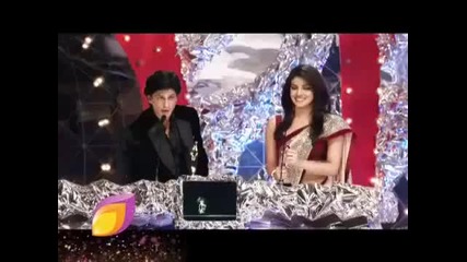 Shah Rukh Khan and Priyanka Chopra - Colors Screen Awards 2012