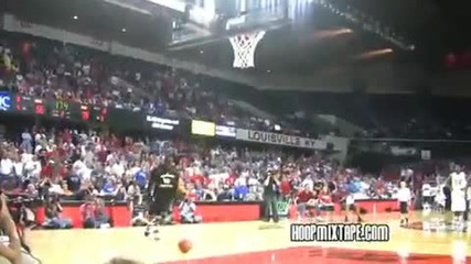 Justin Coleman демонстрира забивки! 