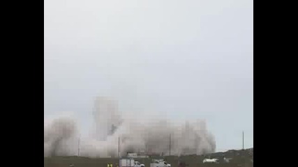Така се събаря 31 етажен блок