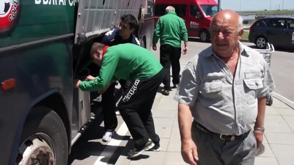 Младежите се прибраха след поражението от Холандия