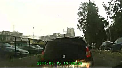 Момент на падане на дърво