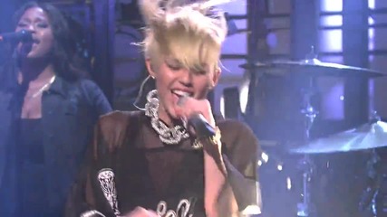 На живо! Miley Cyrus - Wrecking Ball