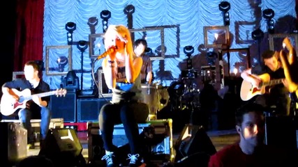 Paramore - Misguided Ghosts (live - House of Blues Boston 10.19.09) 