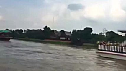 Туристическа лодка се преобърна в Тайланд, има жертви
