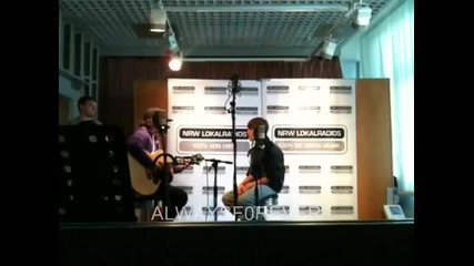 Justin Bieber & Dan Kanter trying Reggae _somebody To Love_ Funny