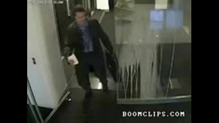 Уппсс! Не видях стъклото! 