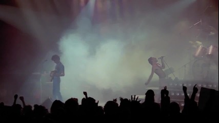 Queen - We Are The Champions (live) / H D T V /