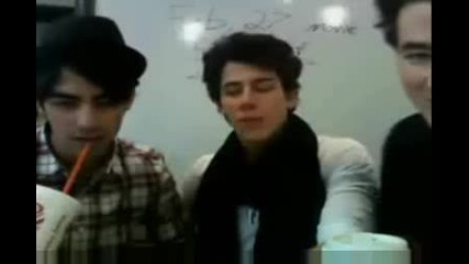 Baby Bottle Pop Live Chat Jonas Brothers