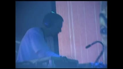 Dj Shadow - In Tune and On Time Live (part 1)