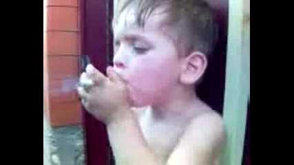 Срам 5 Годишно Дете Пуши Цигари 