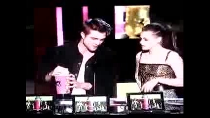 Robert Pattinson & Kristen Stewart Win Best Kiss 2010! 