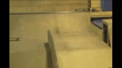 Този скейтър влезна в мазето май 