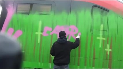 Рисуване на графит върху влак 
