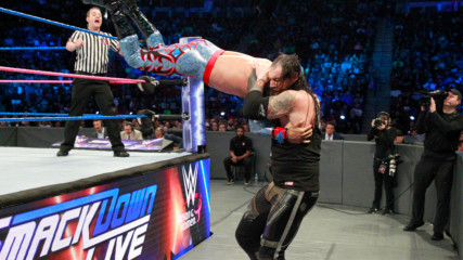 Sin Cara vs. Baron Corbin: SmackDown LIVE, Oct. 17, 2017