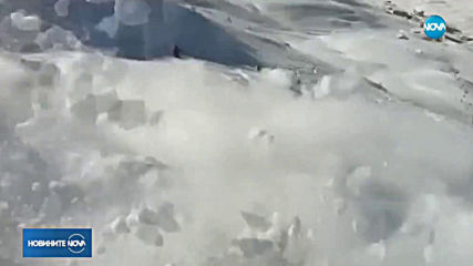 КАТО НА КИНО: Скиори оцеляха при лавина в Алпите