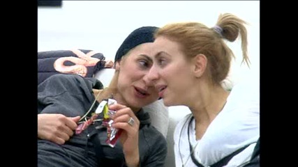 Big Brother 2012 - Тризначките си шушукат