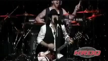 Three Days Grace - I Hate Everything About You (live at Kroq Almost Acoustic Christmas) 