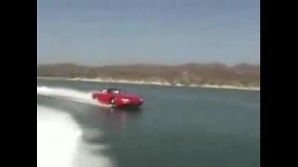 кола която може да върви по вода 