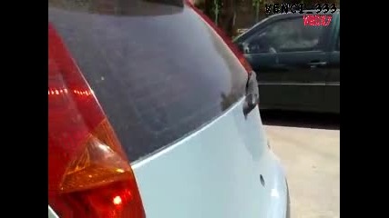 Фият Пунто разбива ламарини със своя басс 