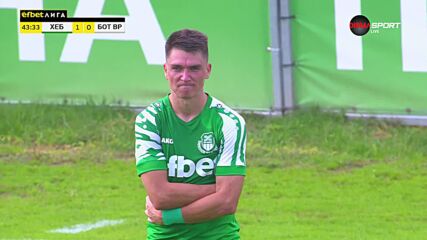 Олексий Збун с попадение във врата на Ботев Враца
