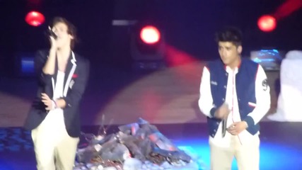 One Direction - Moments в Wolverhampton 21/12/11 на Up All Night Tour