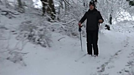 Скиори в заснежен Париж