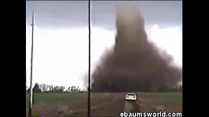 Какво Торнадо само ! Трябва да се види !