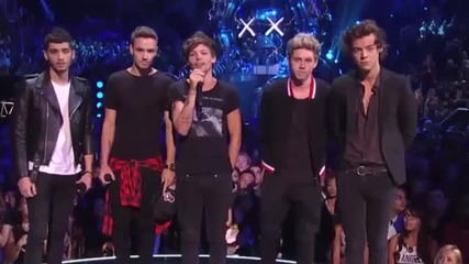 1 D представят наградата за най - добро поп видео на Селена Гомез