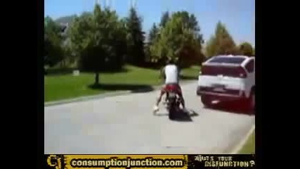 Смях !!! Most stupid motorcycle crash ever