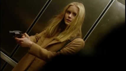 Джесика Джоунс / Хоуп Шлотман убива родителите си в асансьора
