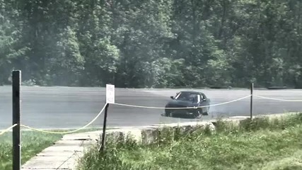 Fly On Tires by Onurb Film (bruno Lebel) 
