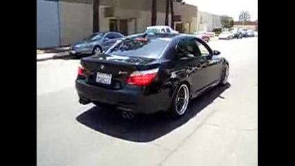 Bmw M5 изкарва див рев