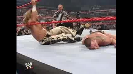 WWE Shawn Michaels изритва главата на Orton