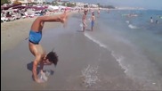 Акробатично шоу на плажа