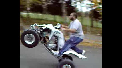 Малко Палаво Момче С Atv
