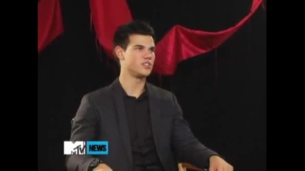 Taylor Lautner Compares Chris Weitz And David Slade 
