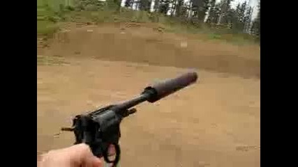Nagant револвер със заглушител 