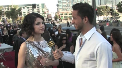 Selena Gomez - 2009 American Music Awards - Interview