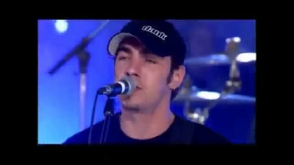 Three Days Grace - I Hate Everything About You (live @ Mmva s 2004) 
